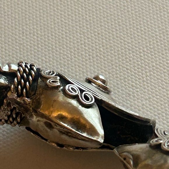 Grand exaggerate big handmade double dragon heads Miao silver bracelet cuff - Picture 9 of 14